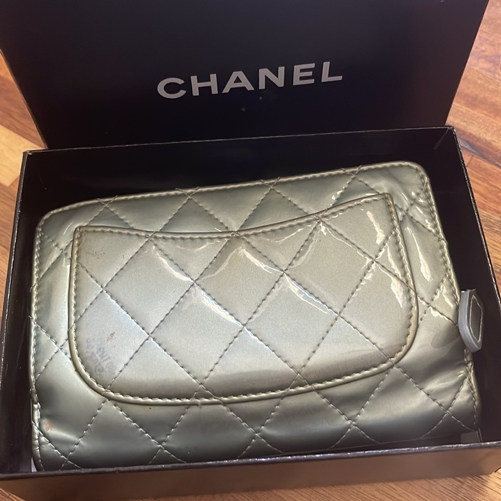 Chanel Auth Medium Matelasse Patent Leather Wallet. P209/07032020 - Picture 5 of 13